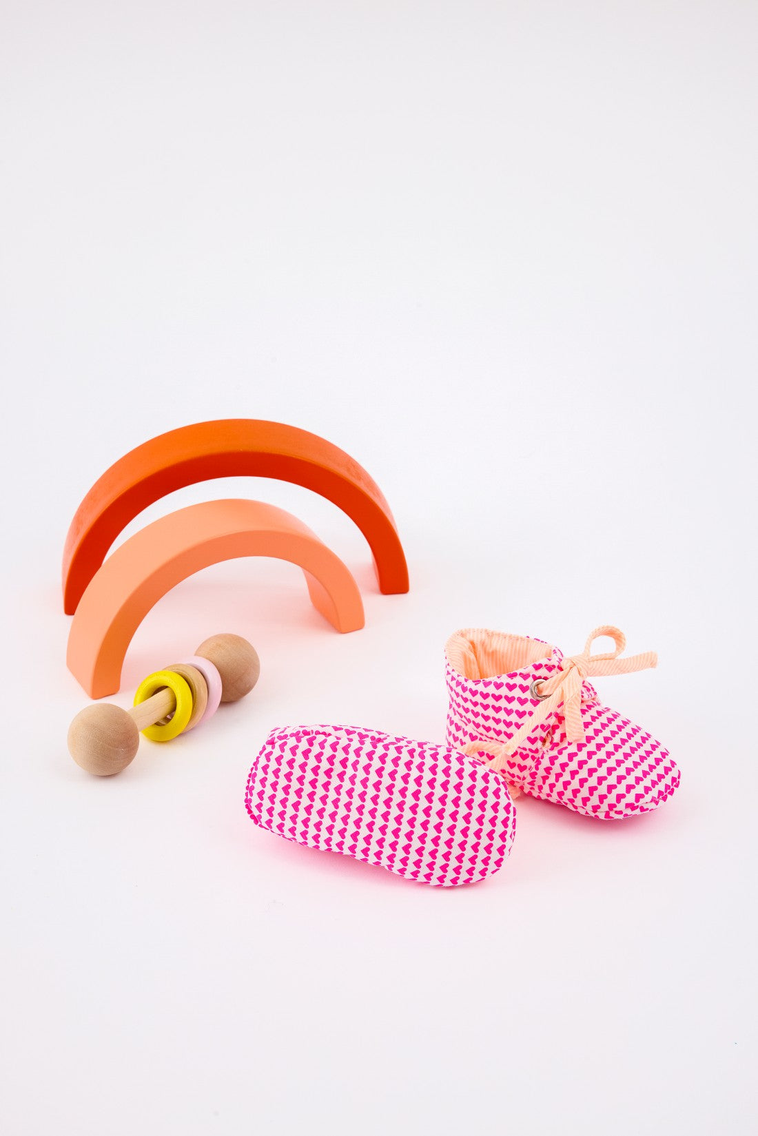 Chaussons bébé Love is all