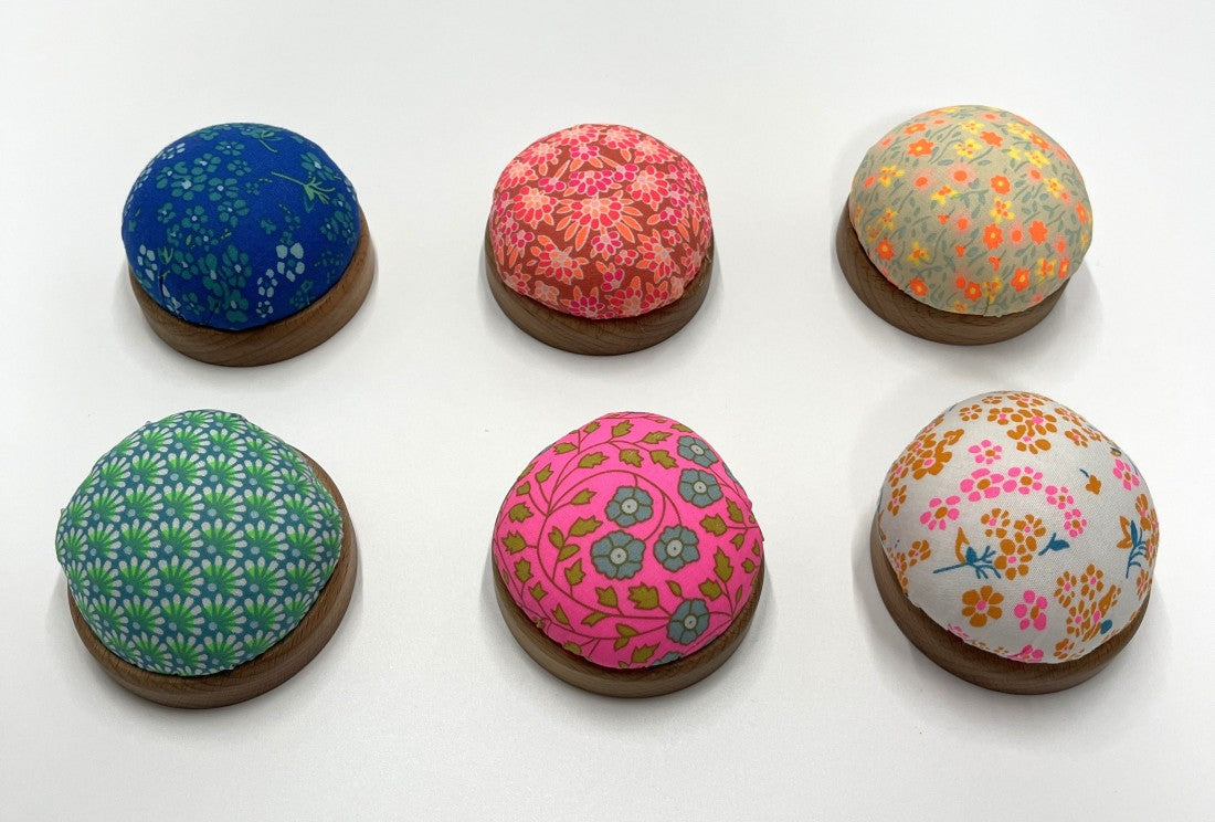 Coussin à épingles Flower Power blanc