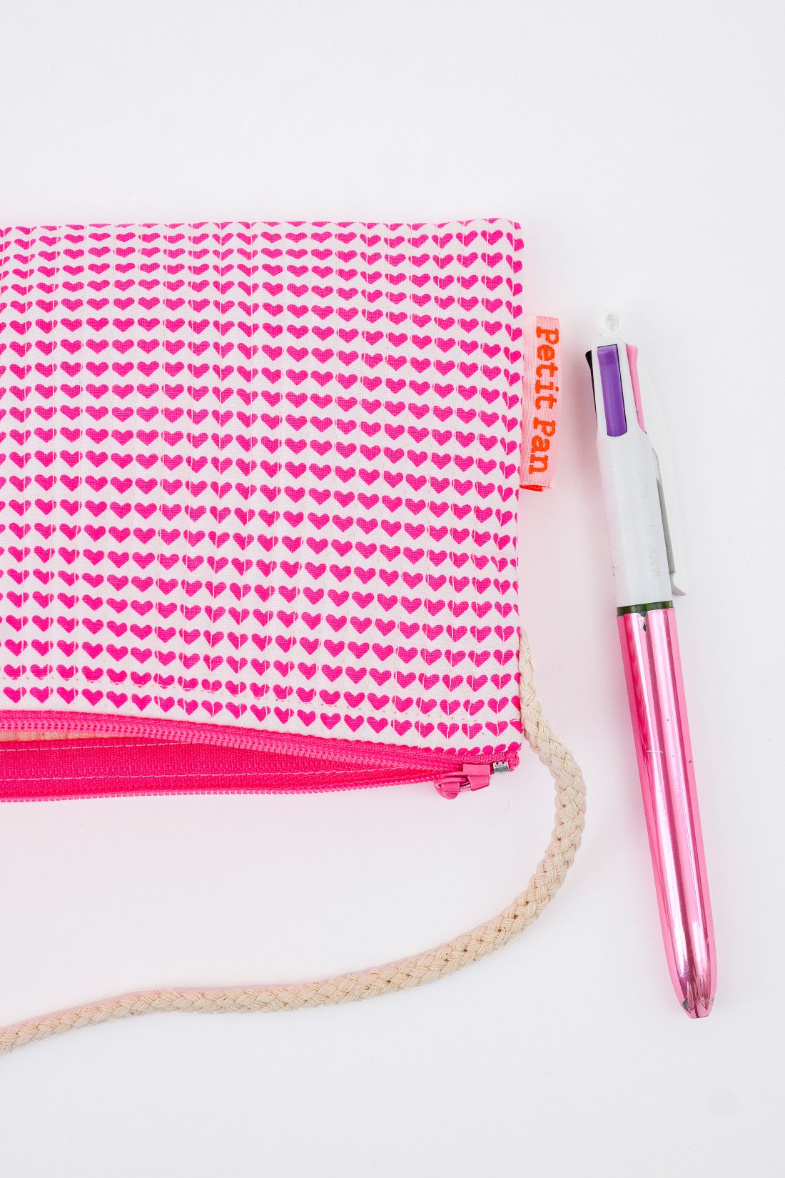 Pochette téléphone Love is all rose