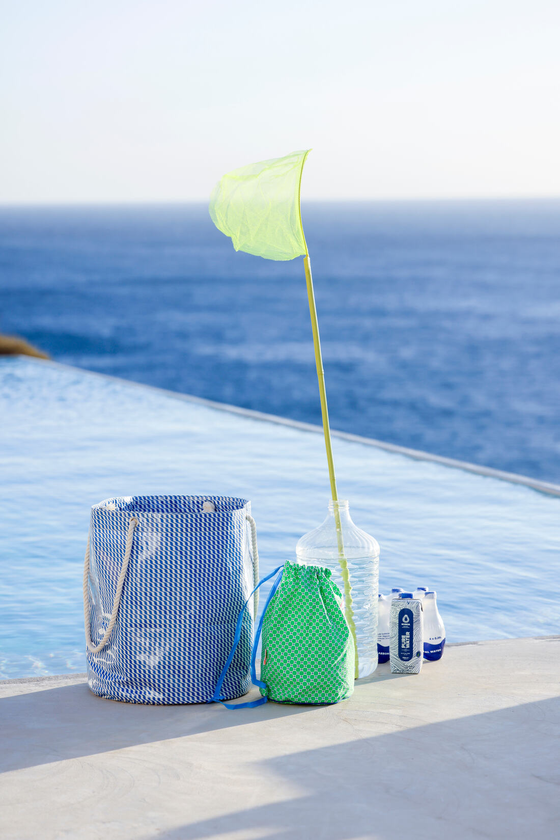 Sac de piscine Mimoun vert avec des motifs géométriques arrondis