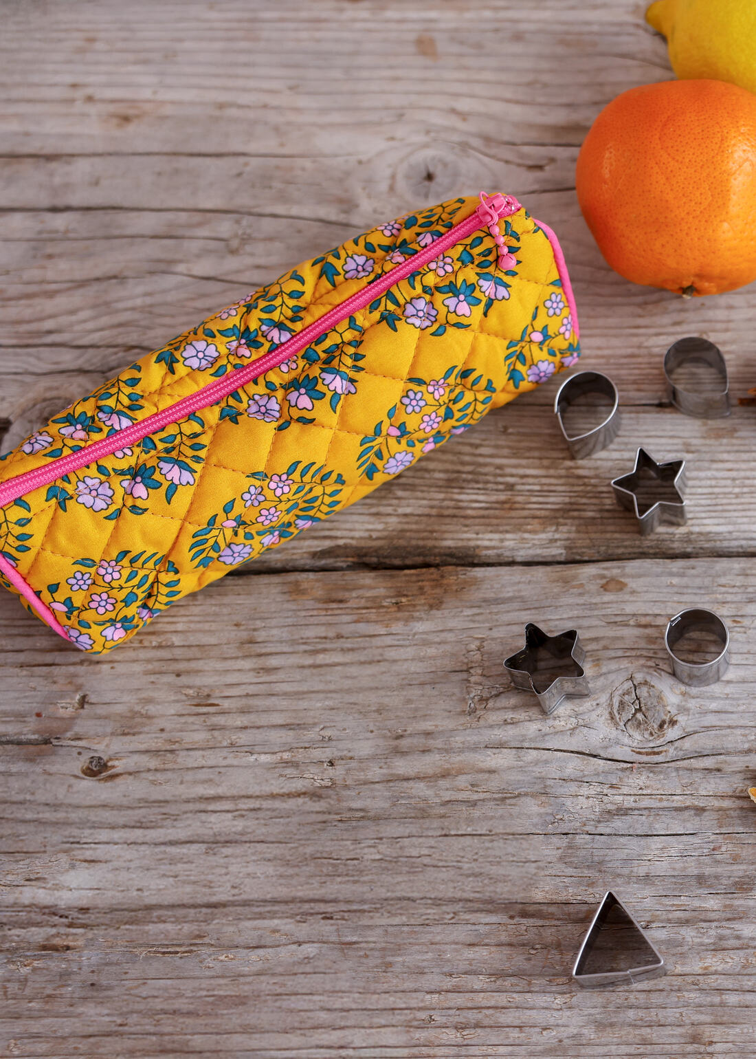 Trousse école Shalin safran avec des motifs fleuris