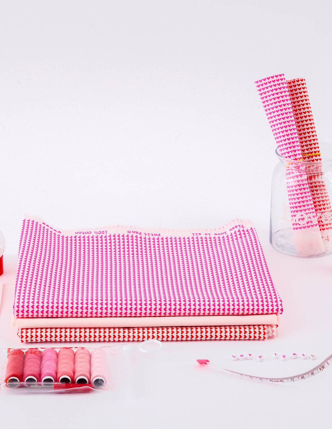 Tissu Coton Popeline Love is all rouge