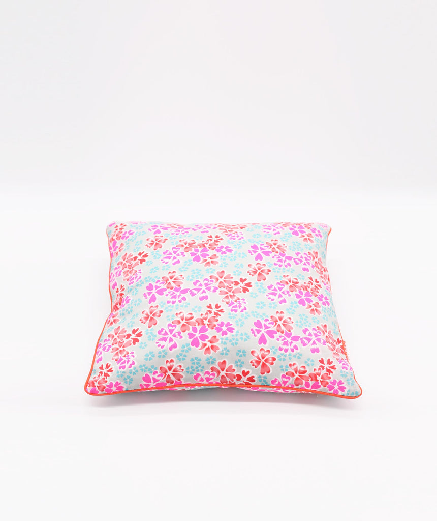 Coussin à fleur multicolore